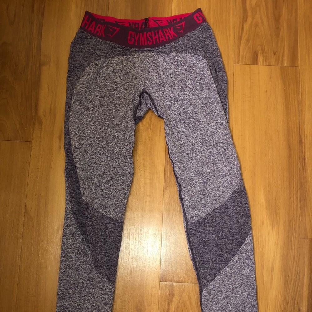 Gym shark leggings